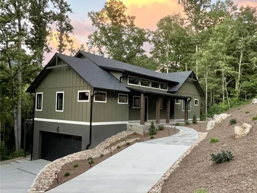 93 Village Pointe Lane, Asheville, NC 28803.  MLS# CAR4399608, YatesRealty ID 39127. 