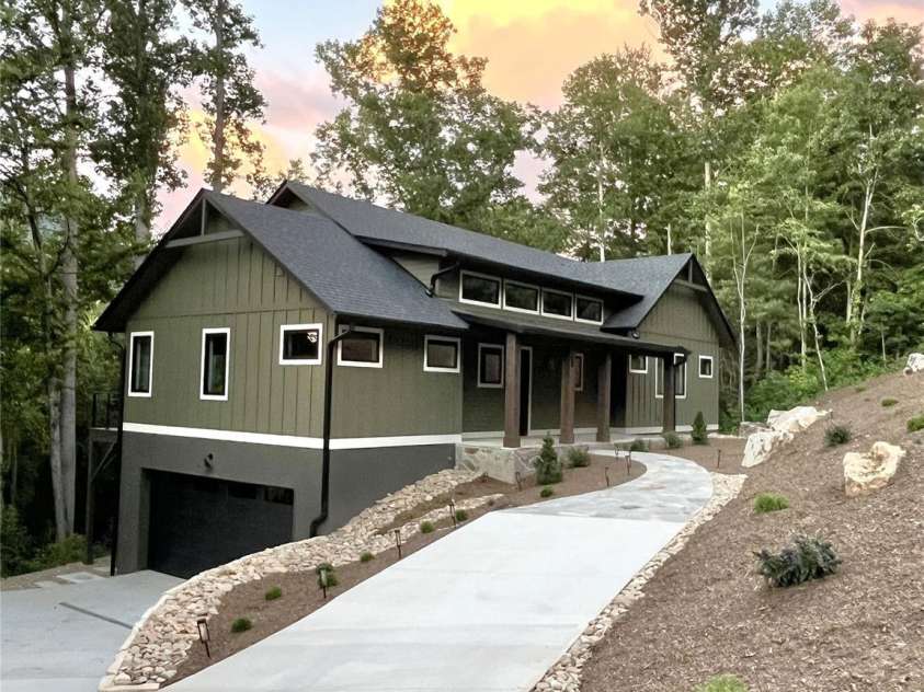 93 Village Pointe Lane, Asheville, NC 28803.  MLS# CAR4399608, YatesRealty ID 39127. 