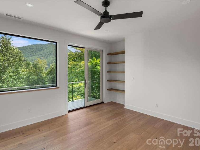 93 Village Pointe Lane, Asheville, NC 28803.  MLS# CAR4399608, YatesRealty ID 39127. 