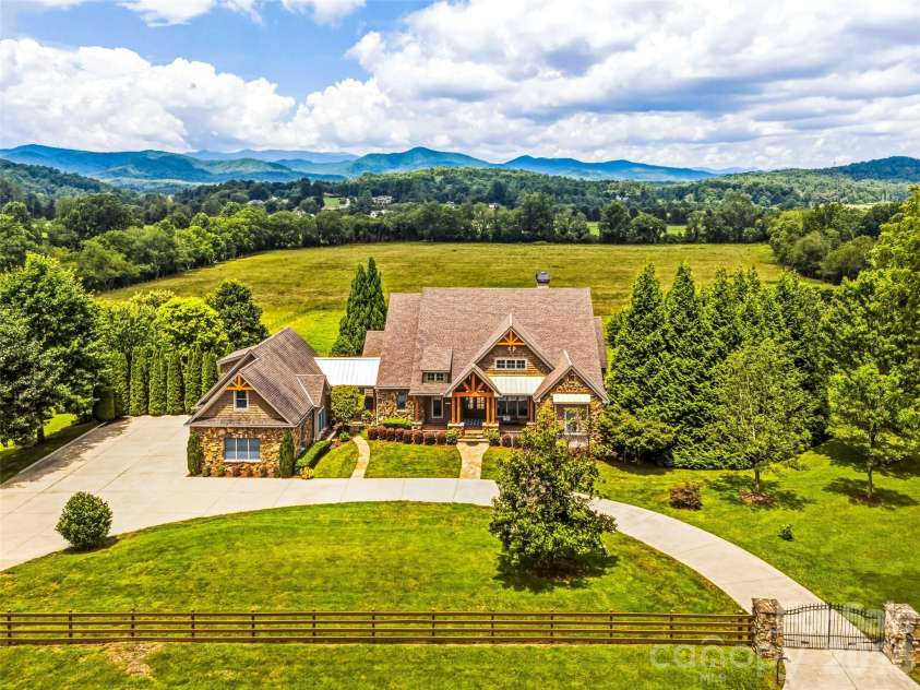 280 Walnut Hollow Road, Brevard, NC 28712.  MLS# CAR4404211, YatesRealty ID 39128. 