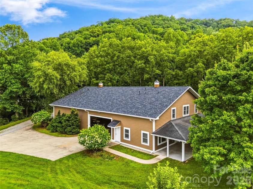 280 Walnut Hollow Road, Brevard, NC 28712.  MLS# CAR4404211, YatesRealty ID 39128. 
