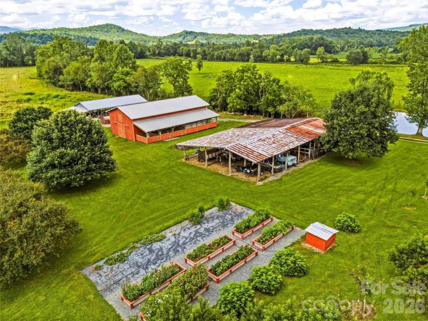 280 Walnut Hollow Road, Brevard, NC 28712.  MLS# CAR4404211, YatesRealty ID 39128. 