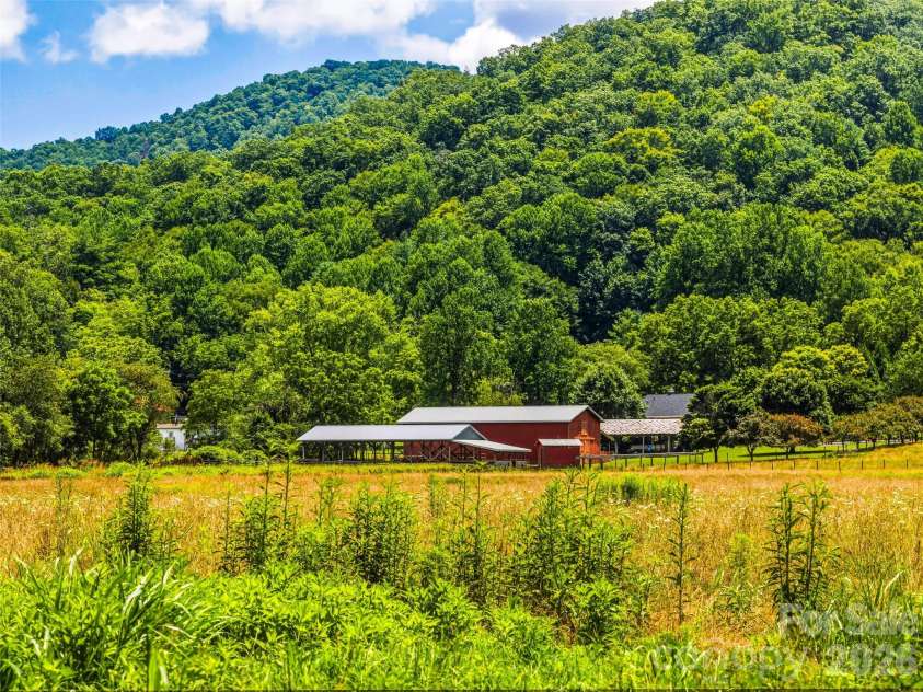 280 Walnut Hollow Road, Brevard, NC 28712.  MLS# CAR4404211, YatesRealty ID 39128. 