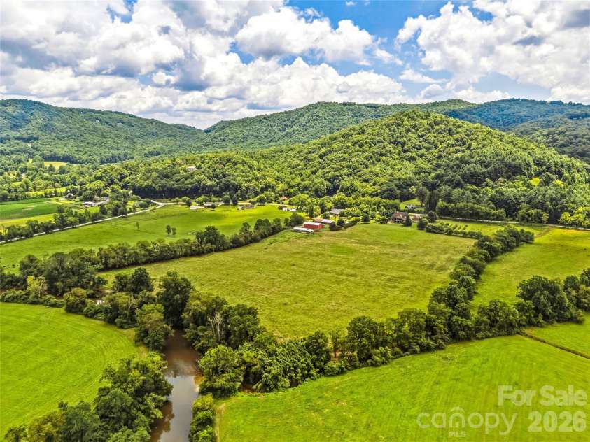 280 Walnut Hollow Road, Brevard, NC 28712.  MLS# CAR4404211, YatesRealty ID 39128. 