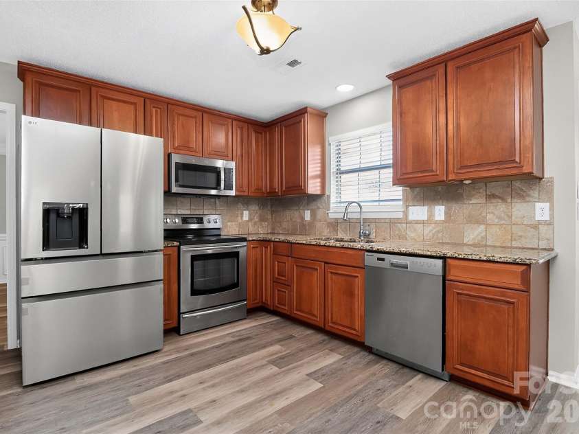 6102 Tesh Court, Charlotte, NC 28269.  MLS# CAR4400291, YatesRealty ID 39129. 
