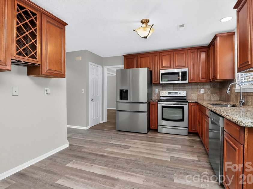 6102 Tesh Court, Charlotte, NC 28269.  MLS# CAR4400291, YatesRealty ID 39129. 