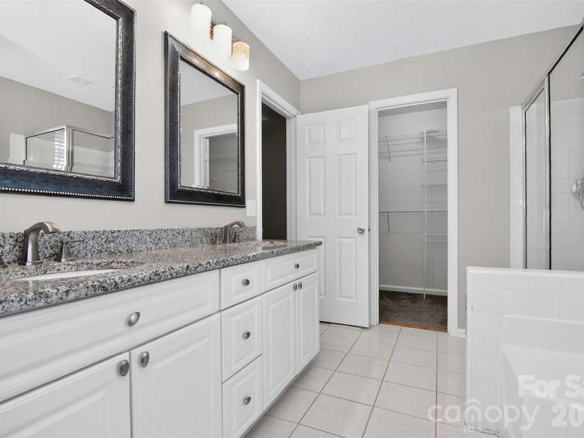 6102 Tesh Court, Charlotte, NC 28269.  MLS# CAR4400291, YatesRealty ID 39129. 