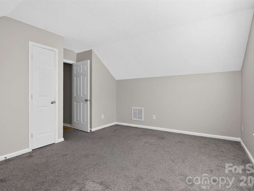 6102 Tesh Court, Charlotte, NC 28269.  MLS# CAR4400291, YatesRealty ID 39129. 