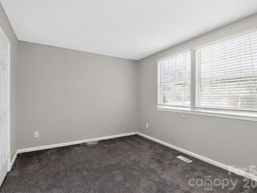 6102 Tesh Court, Charlotte, NC 28269.  MLS# CAR4400291, YatesRealty ID 39129. 