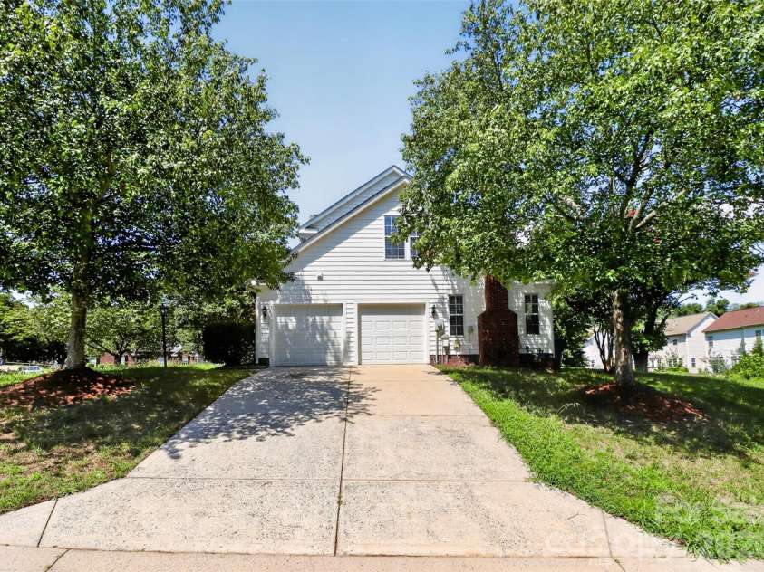 6102 Tesh Court, Charlotte, NC 28269.  MLS# CAR4400291, YatesRealty ID 39129. 