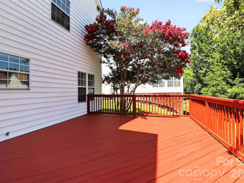 6102 Tesh Court, Charlotte, NC 28269.  MLS# CAR4400291, YatesRealty ID 39129. 
