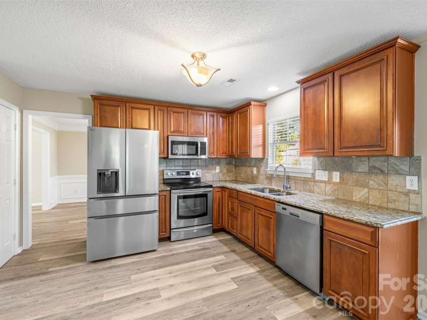 6102 Tesh Court, Charlotte, NC 28269.  MLS# CAR4400291, YatesRealty ID 39129. 