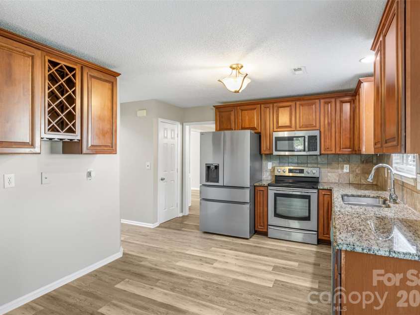 6102 Tesh Court, Charlotte, NC 28269.  MLS# CAR4400291, YatesRealty ID 39129. 