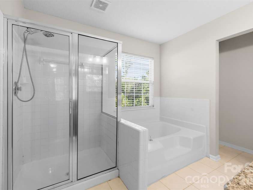 6102 Tesh Court, Charlotte, NC 28269.  MLS# CAR4400291, YatesRealty ID 39129. 