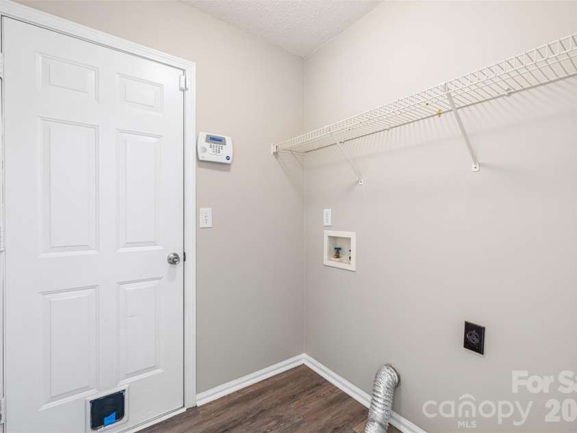 6102 Tesh Court, Charlotte, NC 28269.  MLS# CAR4400291, YatesRealty ID 39129. 