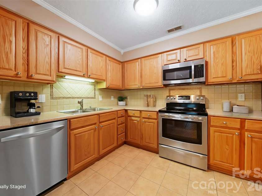 1051-B Churchill Downs Court, Charlotte, NC 28211.  MLS# CAR4307878, YatesRealty ID 3913. 