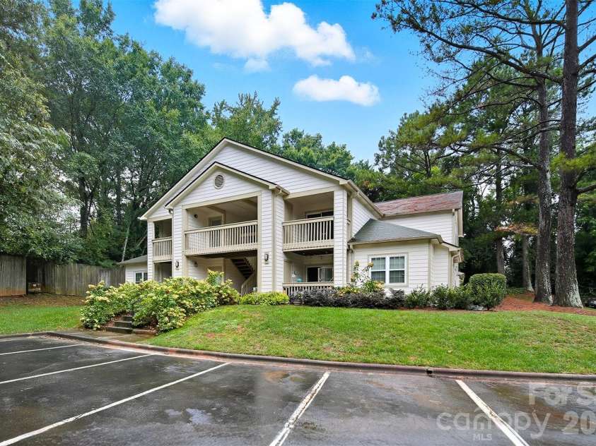 1051-B Churchill Downs Court, Charlotte, NC 28211.  MLS# CAR4307878, YatesRealty ID 3913. 