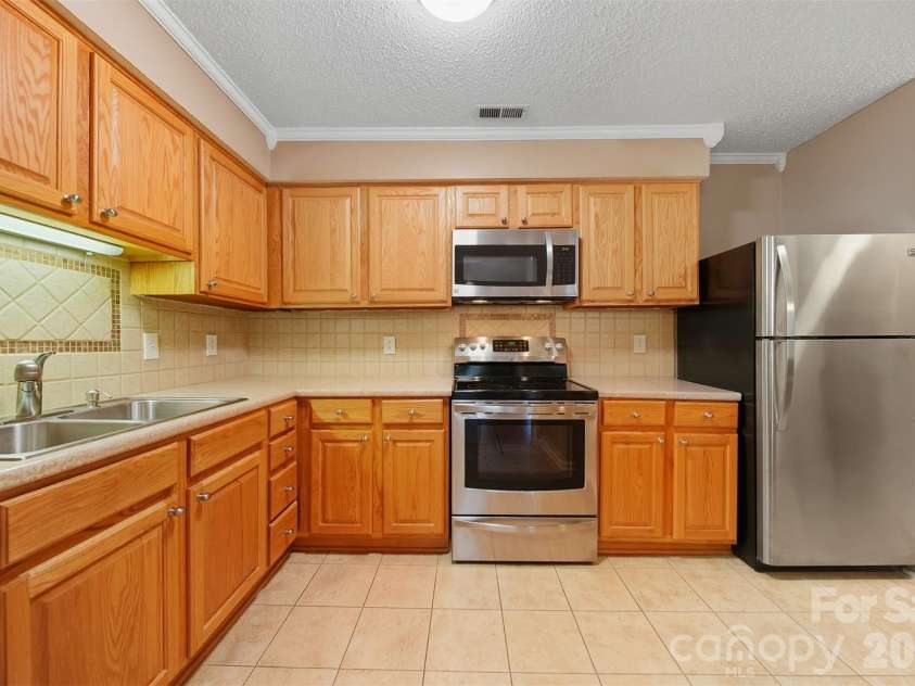 1051-B Churchill Downs Court, Charlotte, NC 28211.  MLS# CAR4307878, YatesRealty ID 3913. 