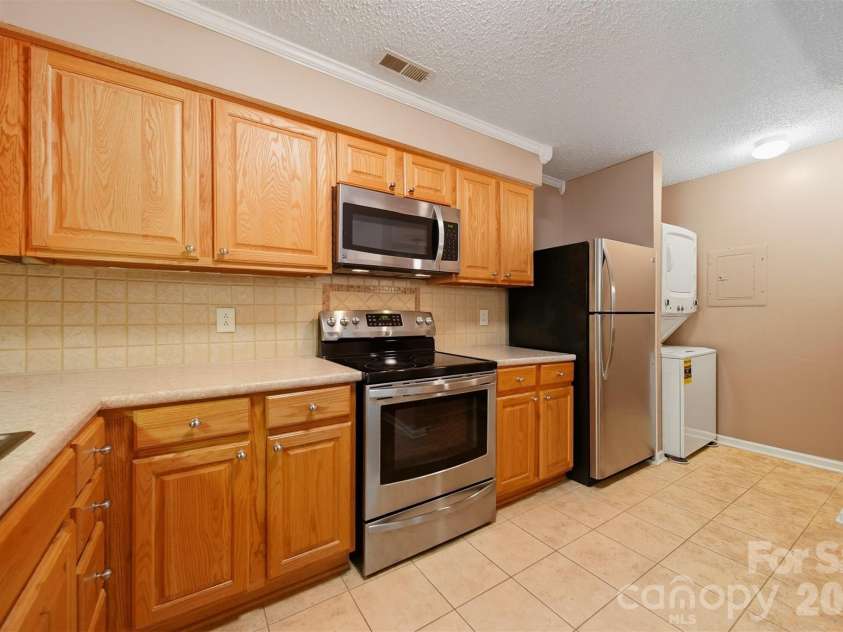 1051-B Churchill Downs Court, Charlotte, NC 28211.  MLS# CAR4307878, YatesRealty ID 3913. 