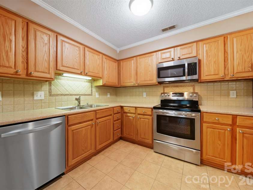 1051-B Churchill Downs Court, Charlotte, NC 28211.  MLS# CAR4307878, YatesRealty ID 3913. 