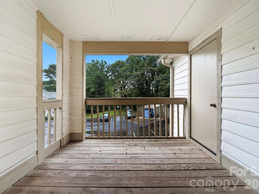 1051-B Churchill Downs Court, Charlotte, NC 28211.  MLS# CAR4307878, YatesRealty ID 3913. 