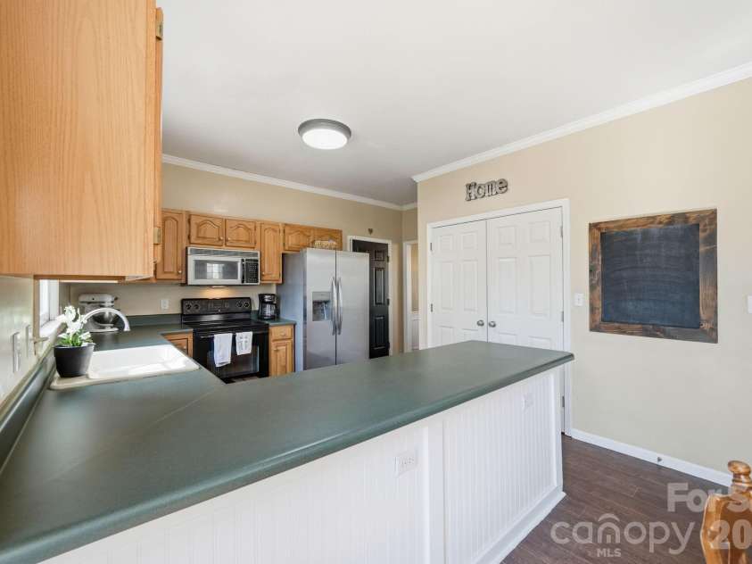 242 Windsor Forest Circle, Fletcher, NC 28732.  MLS# CAR4354358, YatesRealty ID 3913. 