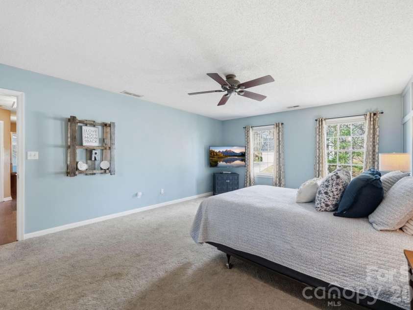 242 Windsor Forest Circle, Fletcher, NC 28732.  MLS# CAR4354358, YatesRealty ID 3913. 