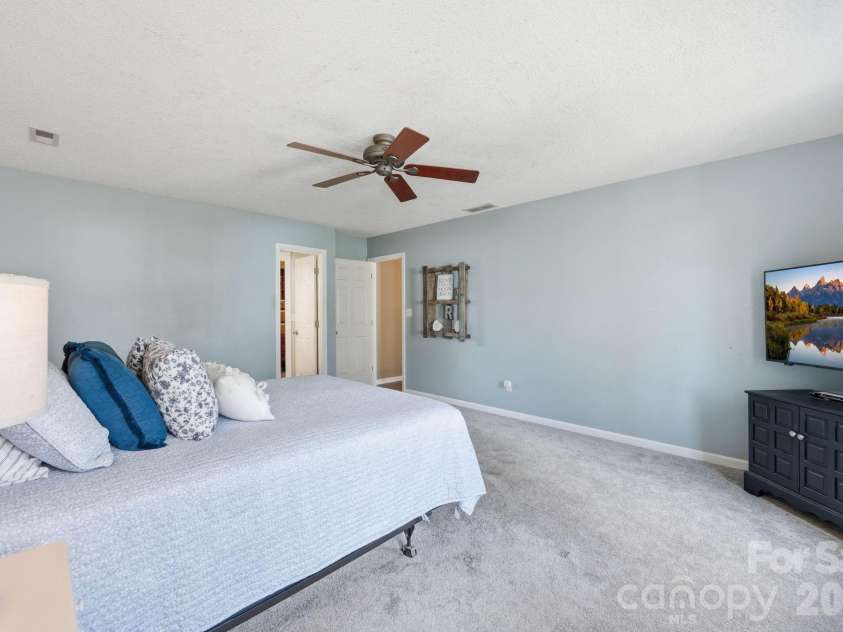 242 Windsor Forest Circle, Fletcher, NC 28732.  MLS# CAR4354358, YatesRealty ID 3913. 