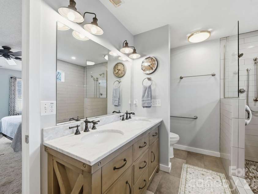 242 Windsor Forest Circle, Fletcher, NC 28732.  MLS# CAR4354358, YatesRealty ID 3913. 
