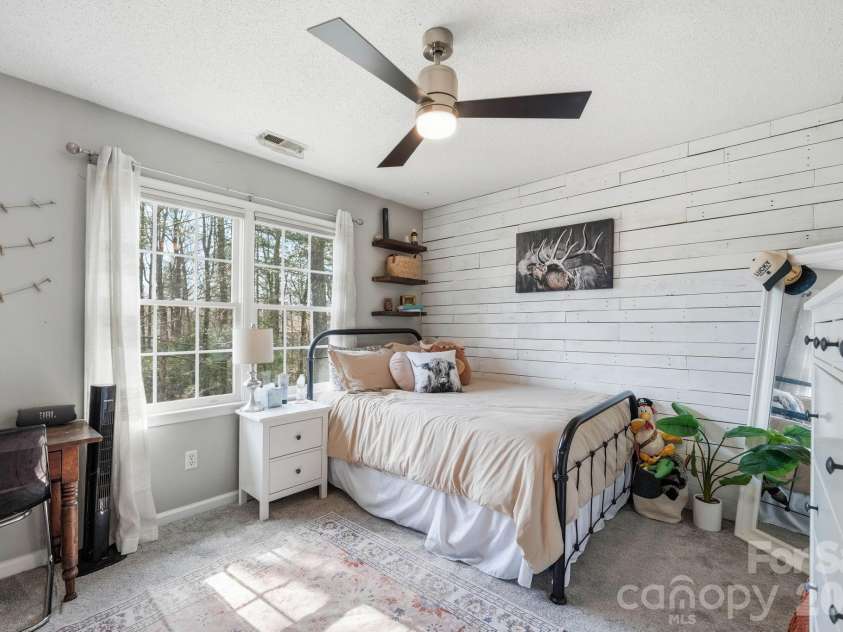 242 Windsor Forest Circle, Fletcher, NC 28732.  MLS# CAR4354358, YatesRealty ID 3913. 