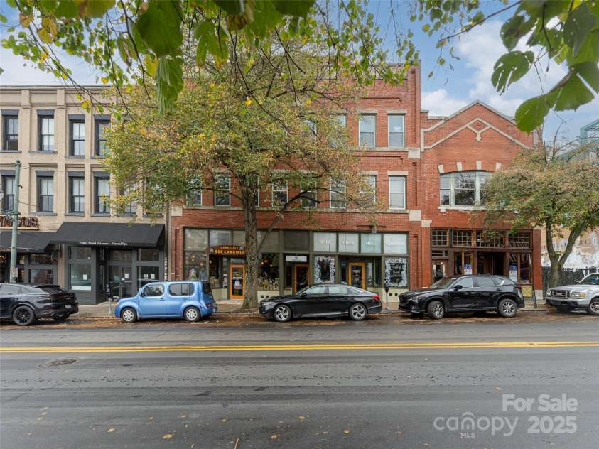 32 Broadway Street, Asheville, NC 28801.  MLS# CAR4198557, YatesRealty ID 3913. 