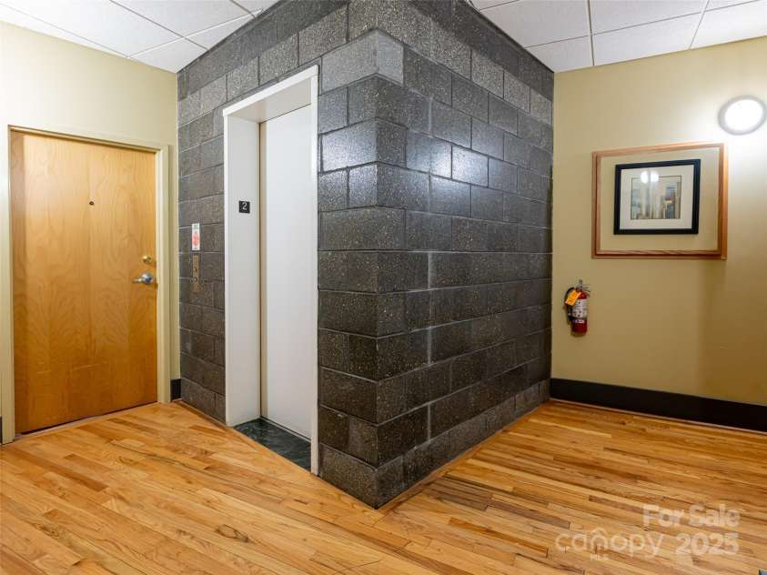 32 Broadway Street, Asheville, NC 28801.  MLS# CAR4198557, YatesRealty ID 3913. 