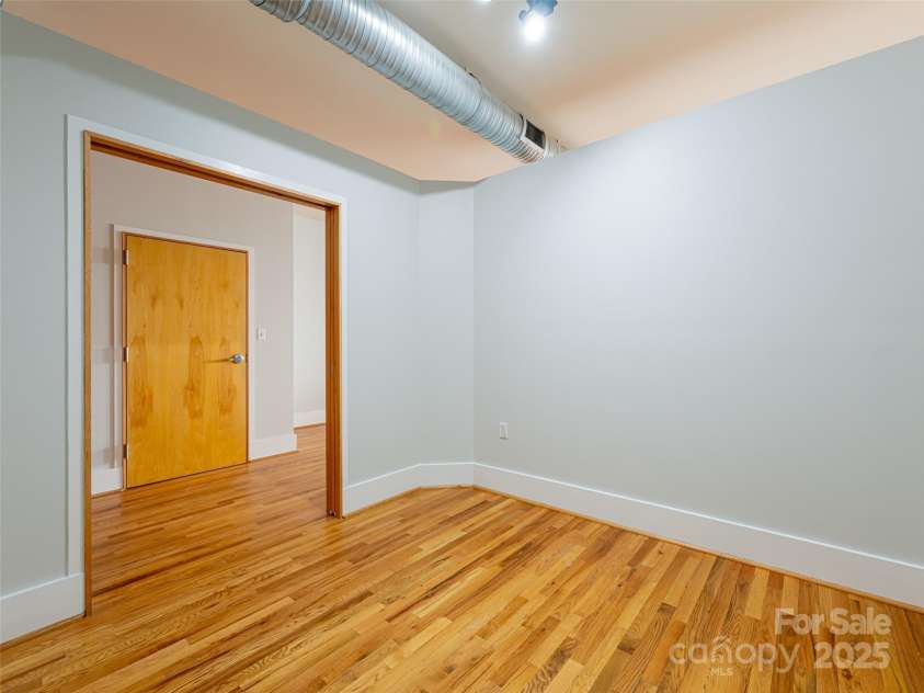 32 Broadway Street, Asheville, NC 28801.  MLS# CAR4198557, YatesRealty ID 3913. 