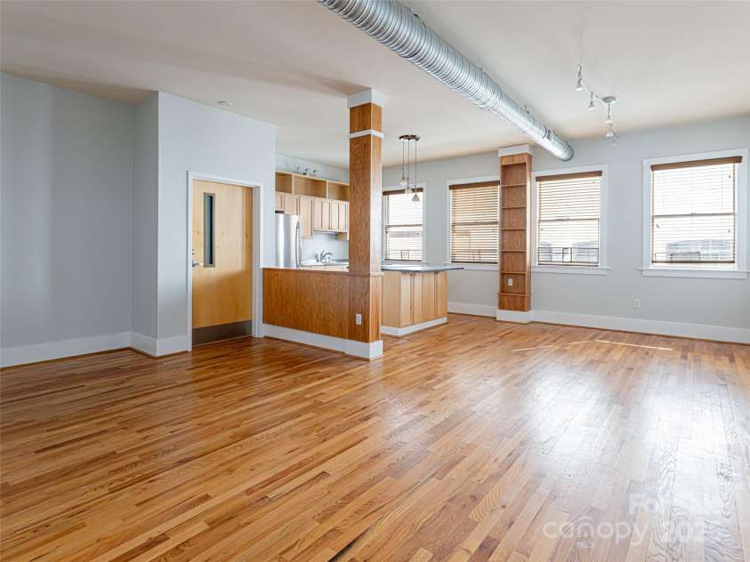 32 Broadway Street, Asheville, NC 28801.  MLS# CAR4198557, YatesRealty ID 3913. 