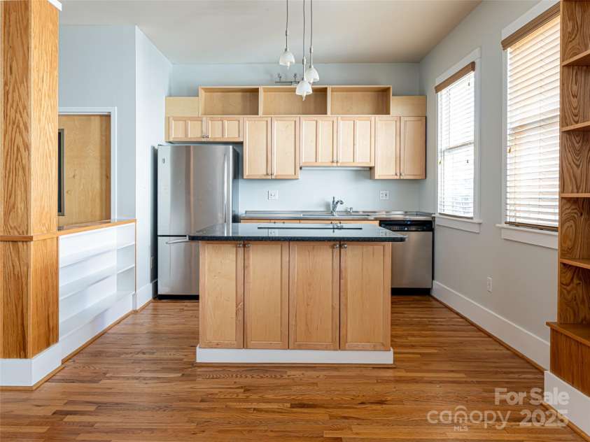 32 Broadway Street, Asheville, NC 28801.  MLS# CAR4198557, YatesRealty ID 3913. 