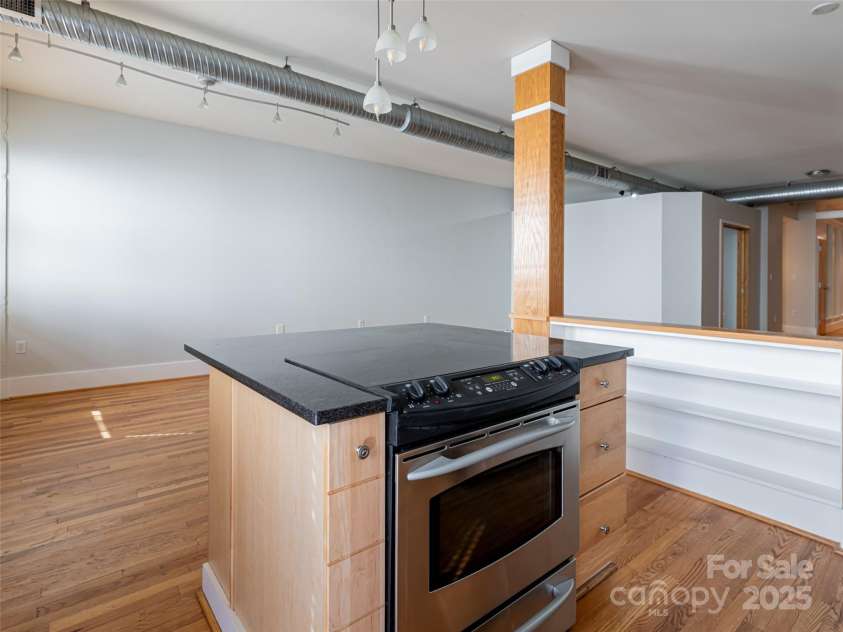 32 Broadway Street, Asheville, NC 28801.  MLS# CAR4198557, YatesRealty ID 3913. 