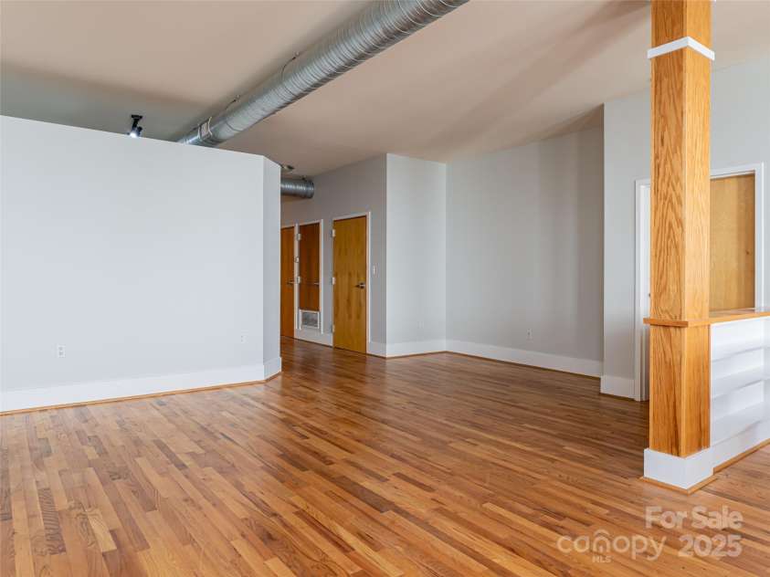 32 Broadway Street, Asheville, NC 28801.  MLS# CAR4198557, YatesRealty ID 3913. 