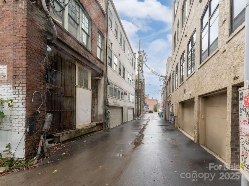 32 Broadway Street, Asheville, NC 28801.  MLS# CAR4198557, YatesRealty ID 3913. 