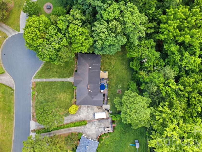 2620 Lynbridge Drive, Charlotte, NC 28226.  MLS# CAR4396076, YatesRealty ID 39131. 