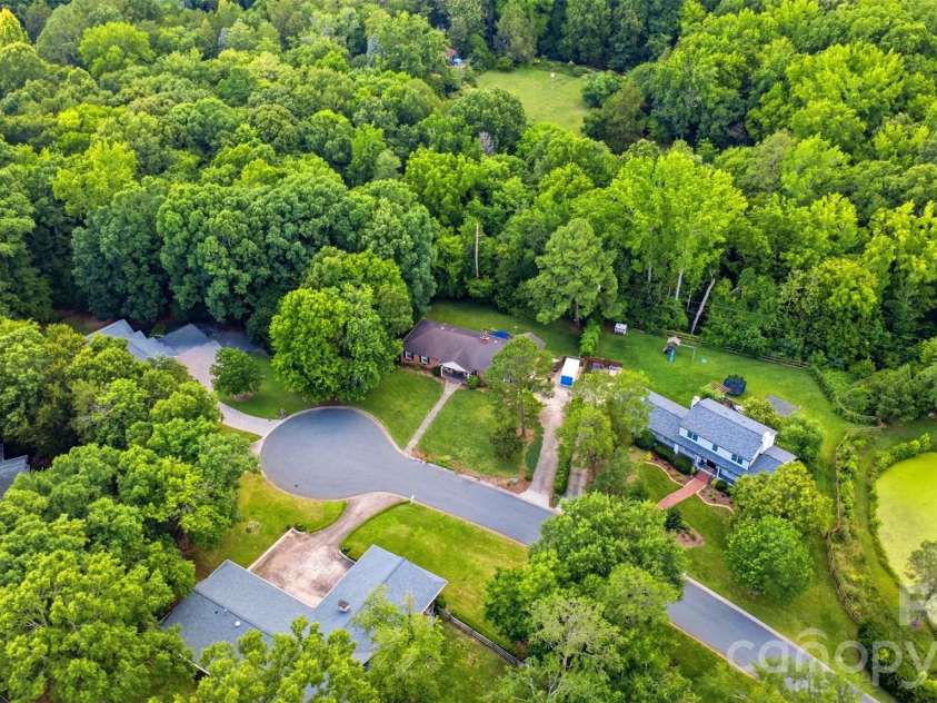 2620 Lynbridge Drive, Charlotte, NC 28226.  MLS# CAR4396076, YatesRealty ID 39131. 