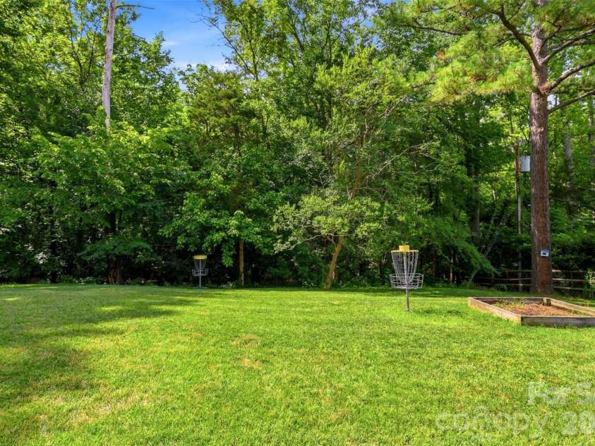 2620 Lynbridge Drive, Charlotte, NC 28226.  MLS# CAR4396076, YatesRealty ID 39131. 