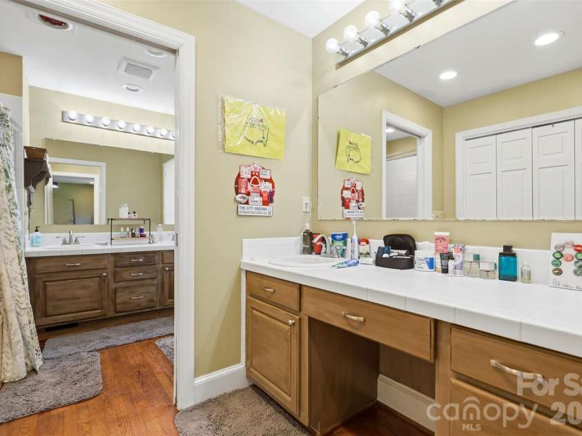 2620 Lynbridge Drive, Charlotte, NC 28226.  MLS# CAR4396076, YatesRealty ID 39131. 