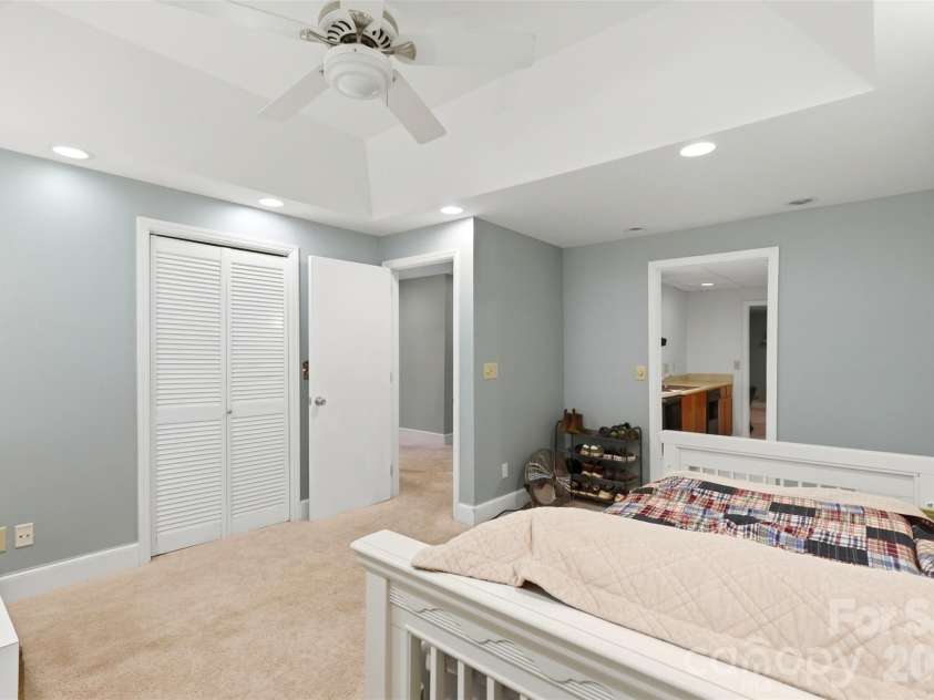 2620 Lynbridge Drive, Charlotte, NC 28226.  MLS# CAR4396076, YatesRealty ID 39131. 