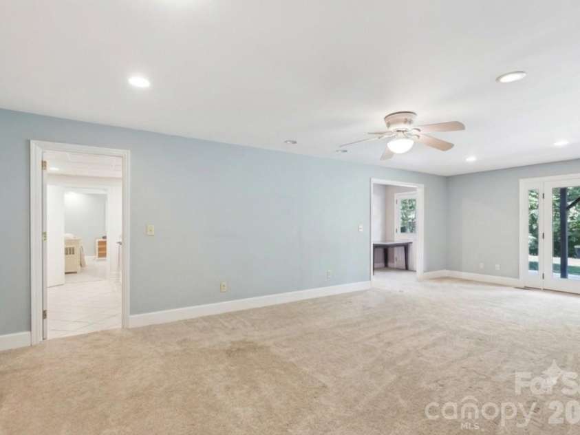 2620 Lynbridge Drive, Charlotte, NC 28226.  MLS# CAR4396076, YatesRealty ID 39131. 