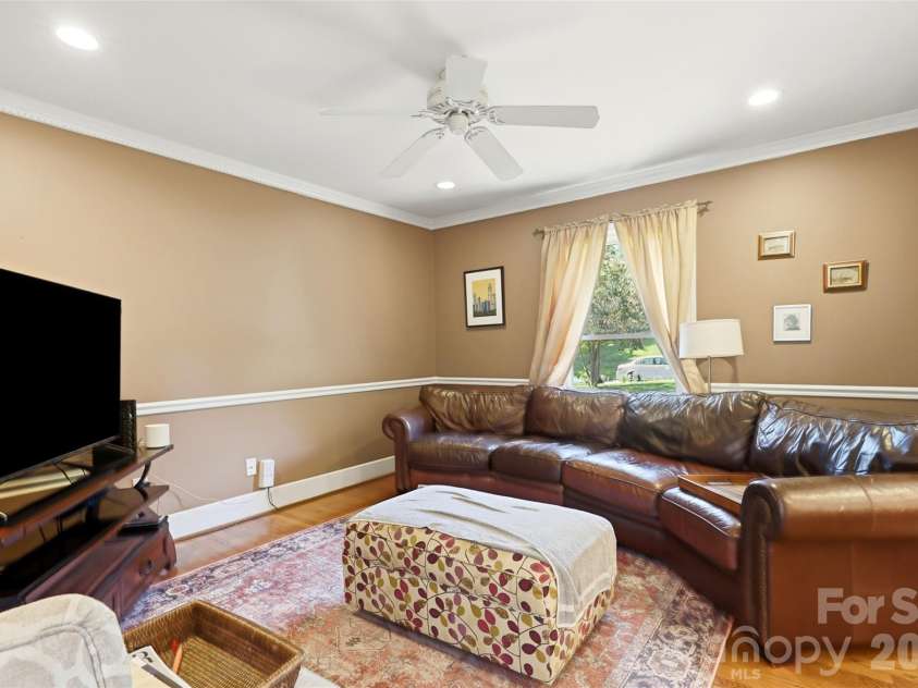 2620 Lynbridge Drive, Charlotte, NC 28226.  MLS# CAR4396076, YatesRealty ID 39131. 