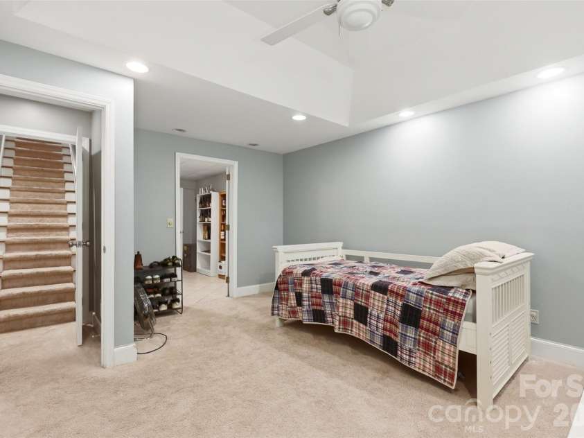 2620 Lynbridge Drive, Charlotte, NC 28226.  MLS# CAR4396076, YatesRealty ID 39131. 