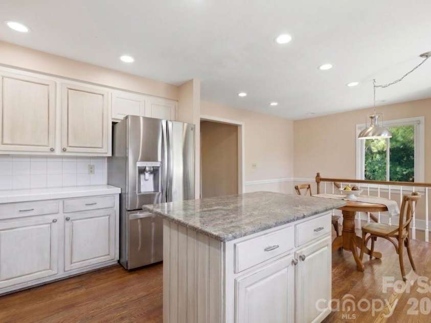 2620 Lynbridge Drive, Charlotte, NC 28226.  MLS# CAR4396076, YatesRealty ID 39131. 