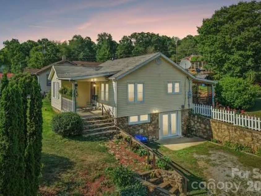 120 Caring Place Loop, Clyde, NC 28721.  MLS# CAR4398662, YatesRealty ID 39133. 