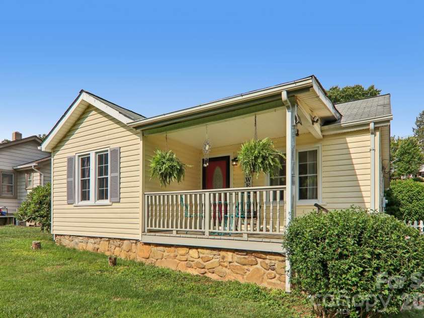 120 Caring Place Loop, Clyde, NC 28721.  MLS# CAR4398662, YatesRealty ID 39133. 