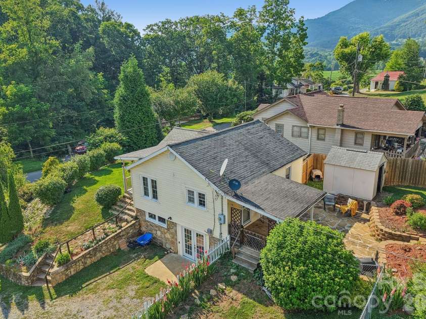 120 Caring Place Loop, Clyde, NC 28721.  MLS# CAR4398662, YatesRealty ID 39133. 